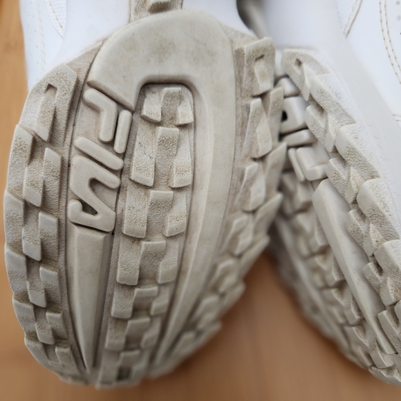 Fila Women’s Disruptor Sneaker - Picture 11 of 16